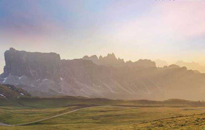 ps怎么合成公主在古堡桥驻足等候的图片?